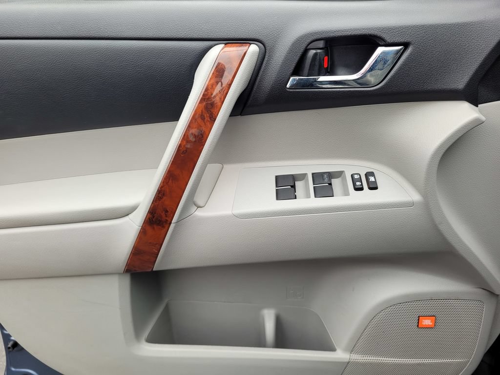Used 2013 Toyota Highlander Limited AWD/4WD image 23