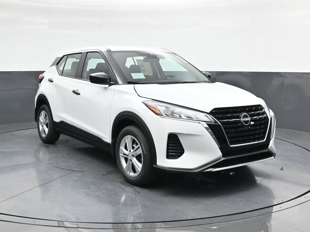 Certified 2025 Nissan Kicks Play S FWD image 2