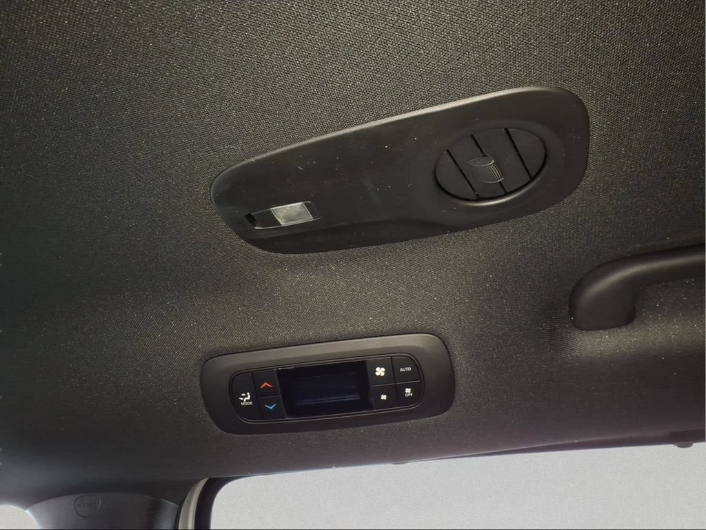 New 2026 Chrysler Pacifica Select FWD image 13