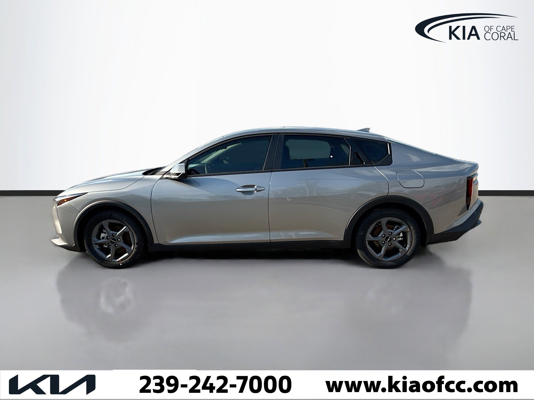 New 2025 Kia K4 LXS image 2