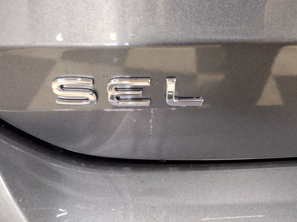 New 2025 Volkswagen Taos SEL image 15