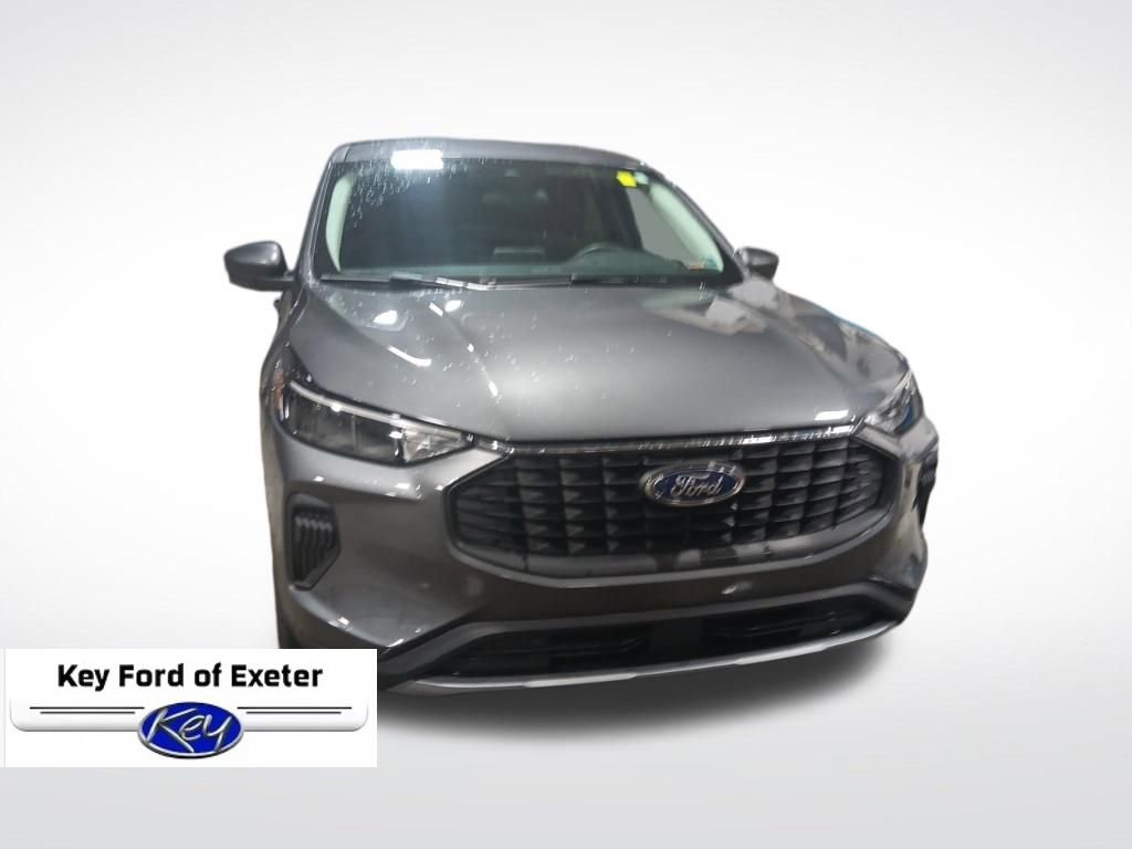 Used 2025 Ford Escape Active w/ Cold Weather Package image 3