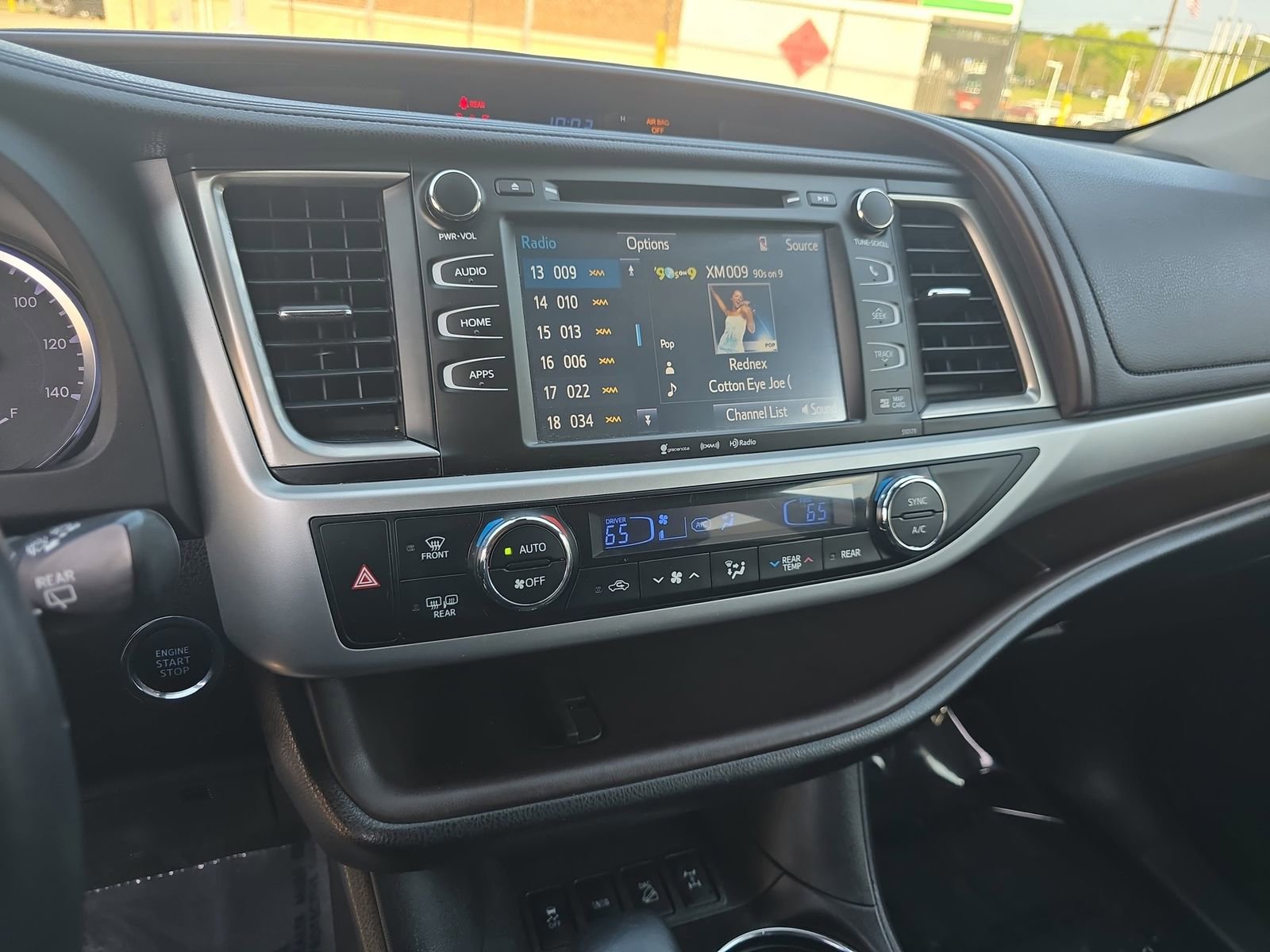 Used 2018 Toyota Highlander XLE image 26