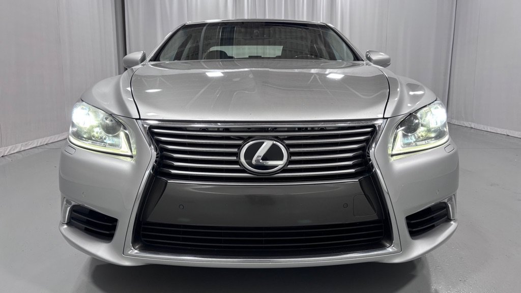Used 2013 Lexus LS 460 AWD w/ Ultra Luxury Pkg image 2
