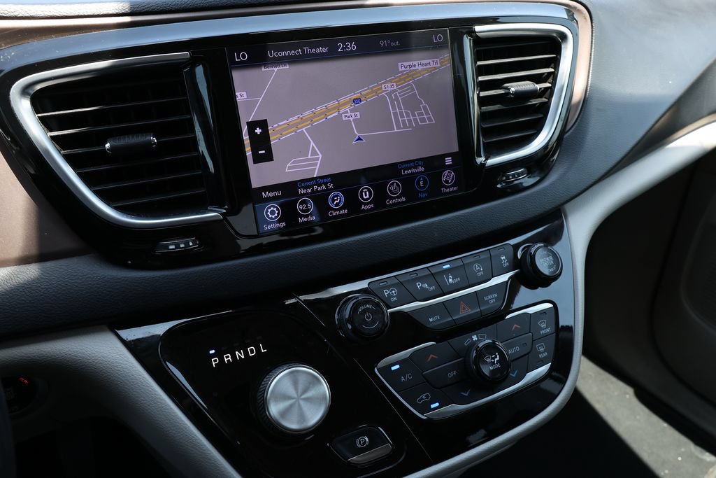 Used 2019 Chrysler Pacifica Touring-L Plus FWD image 13