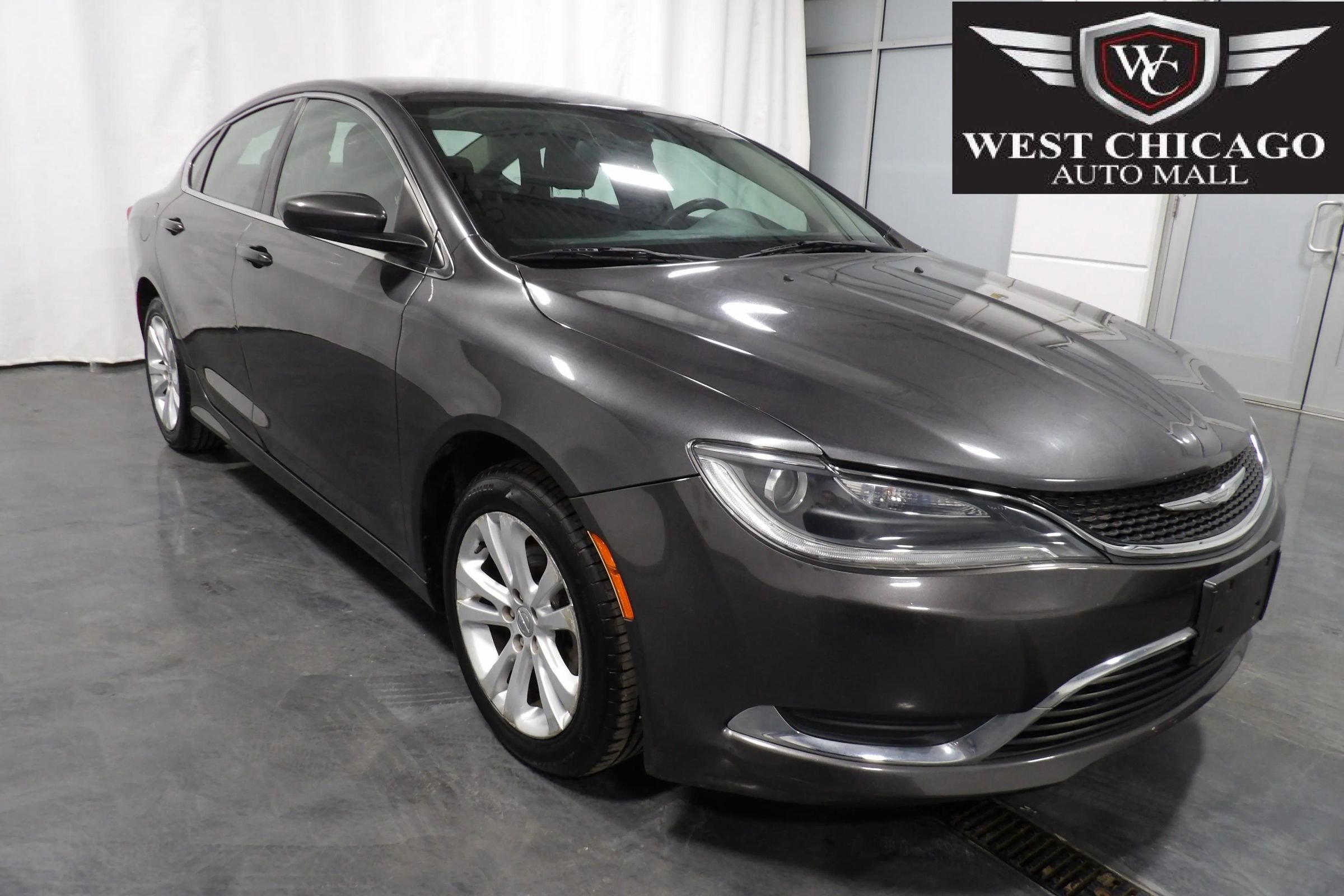 Used 2016 Chrysler 200 Limited FWD image 1