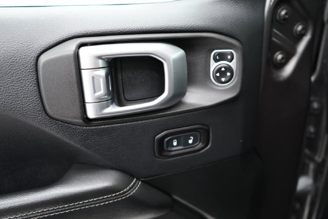 Used 2019 Jeep Wrangler Unlimited Sahara w/ Quick Order Package 24M Moab AWD/4WD image 10