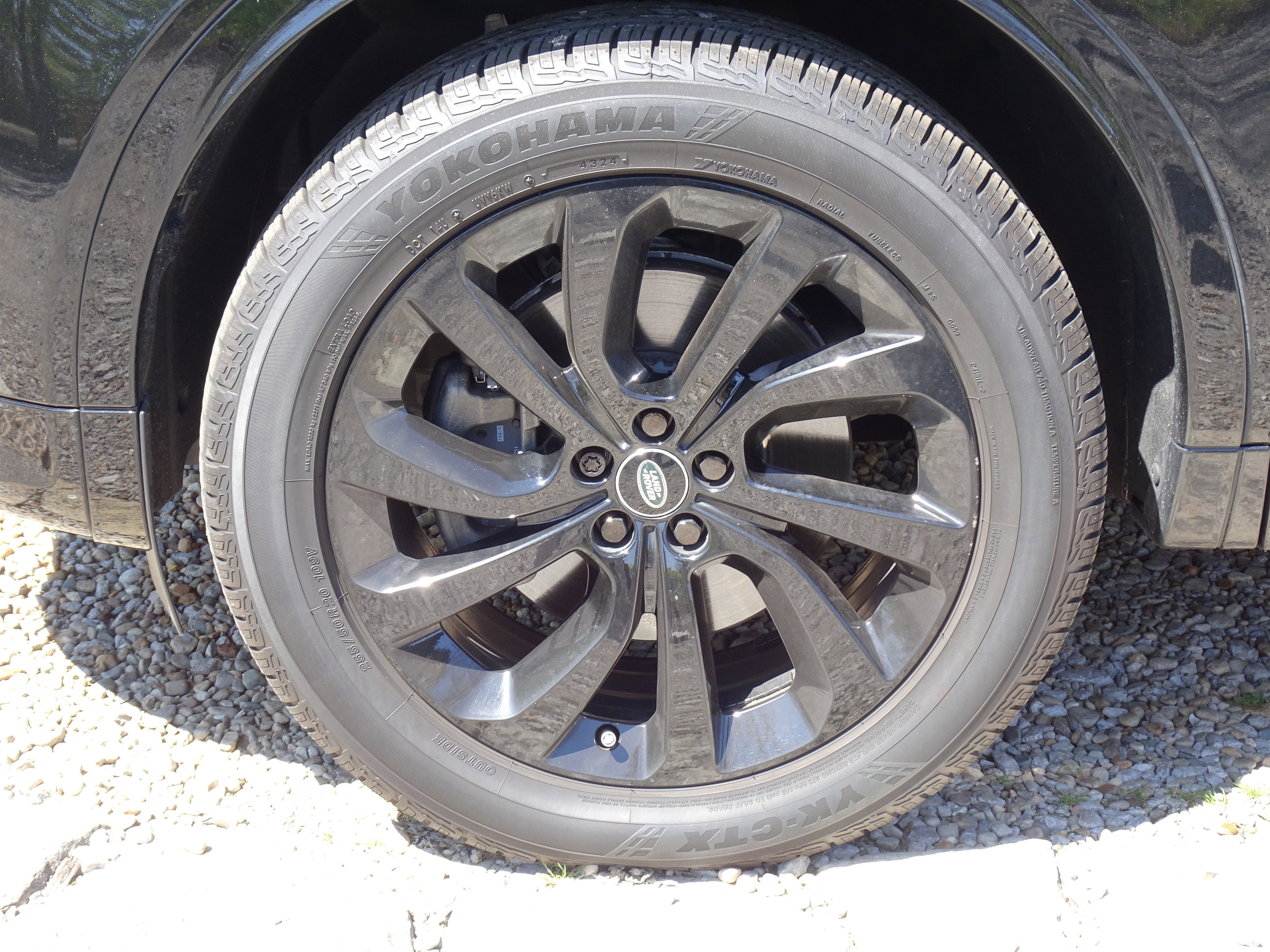 Certified 2022 Land Rover Discovery Sport SE R-Dynamic image 13