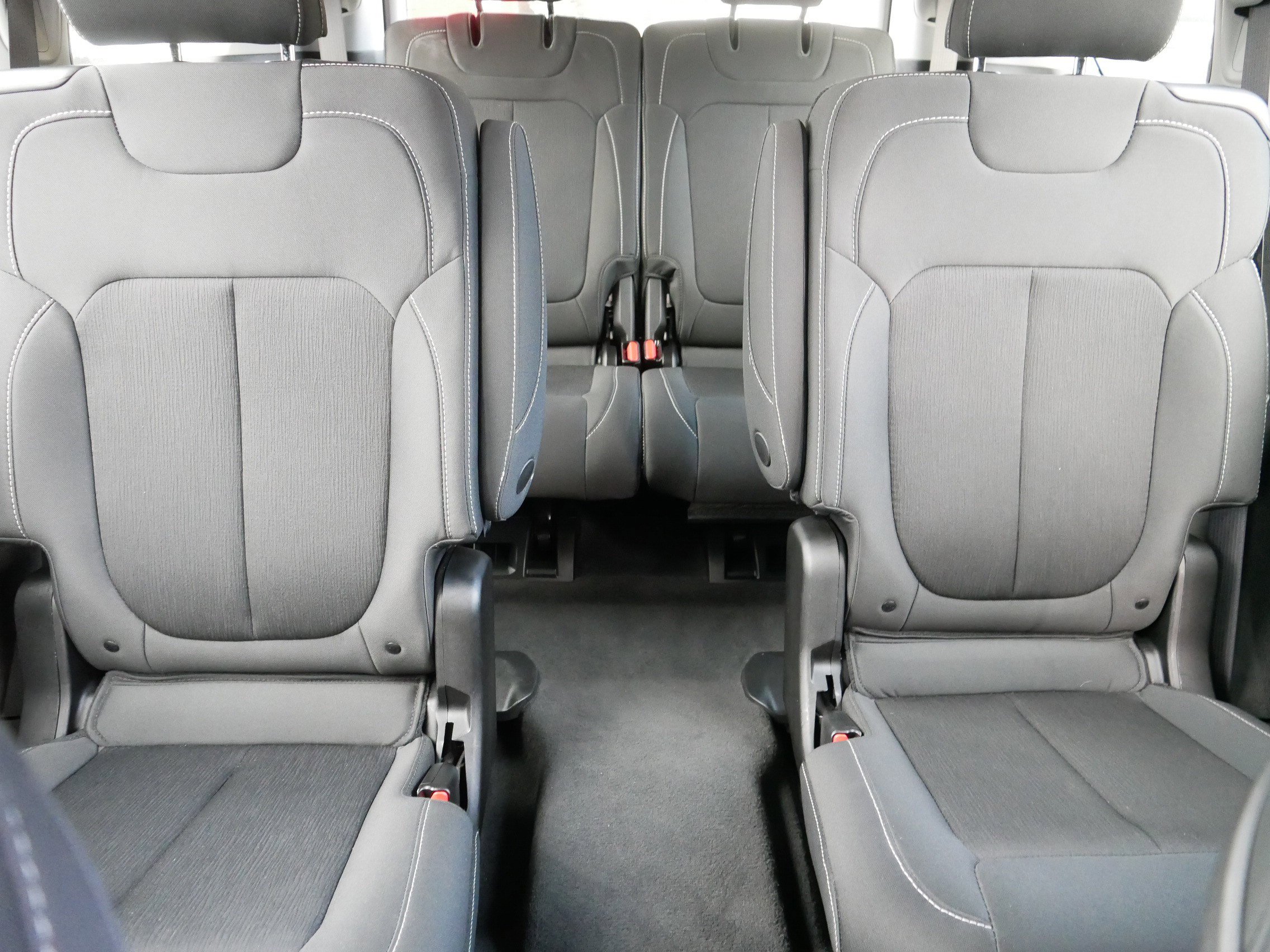 Used 2023 Jeep Grand Cherokee L Laredo image 13