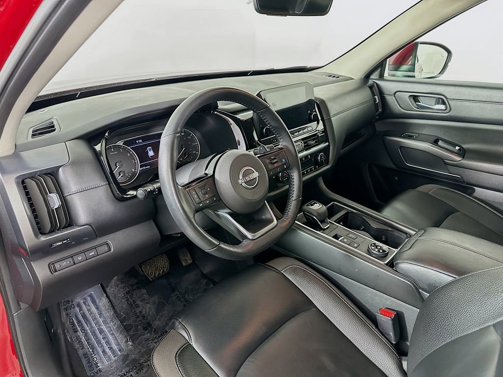 Used 2023 Nissan Pathfinder SL w/ Black Appearance Package AWD/4WD image 14