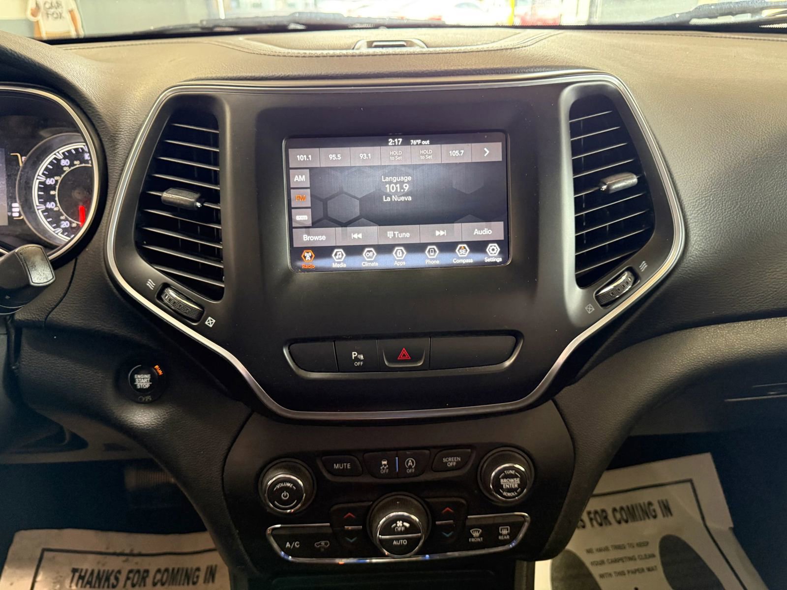 Used 2019 Jeep Cherokee Latitude Plus w/ Comfort/Convenience Group image 16