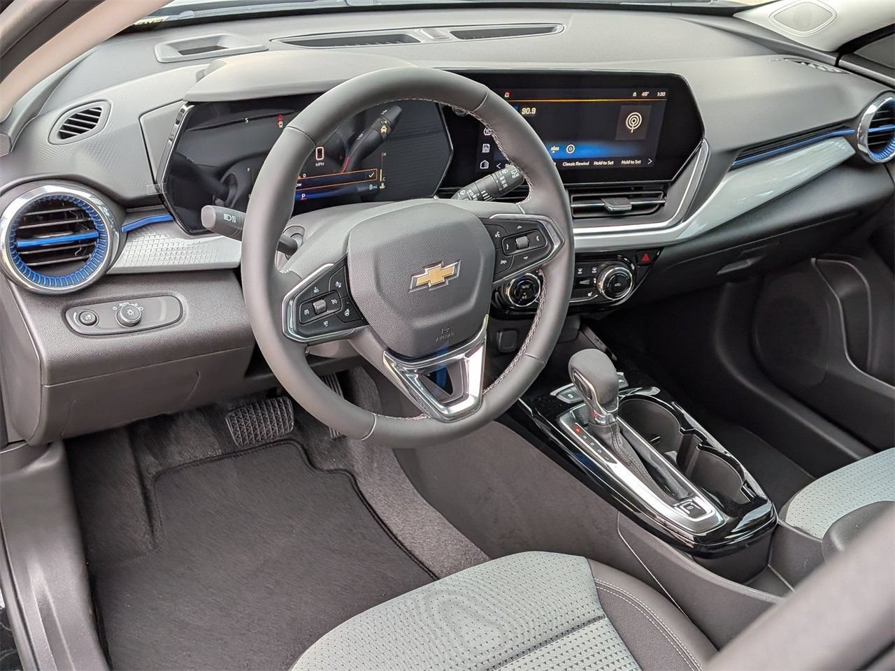 New 2026 Chevrolet Trax LT w/ Driver Confidence Package FWD image 12