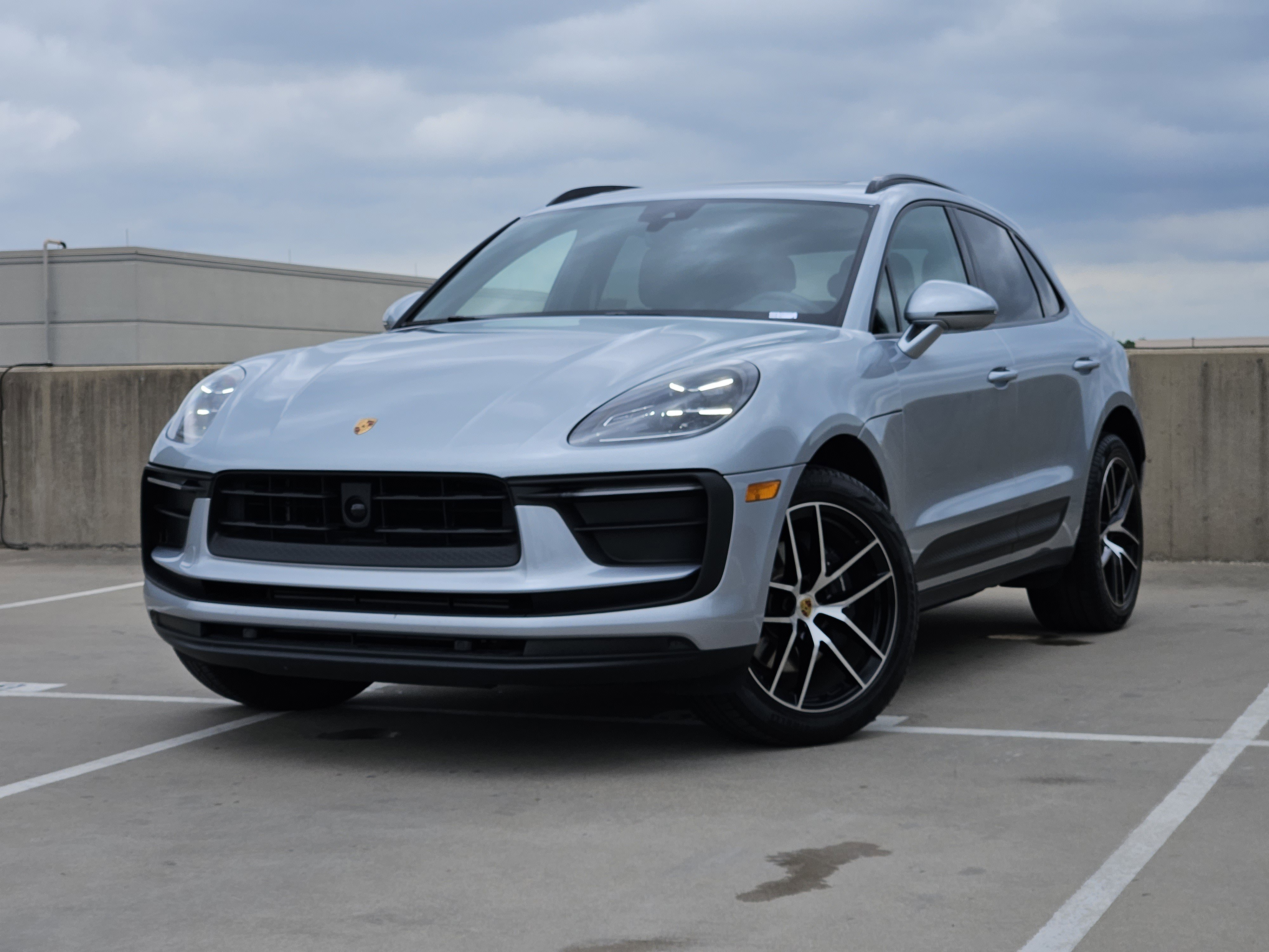 Certified 2025 Porsche Macan image 1