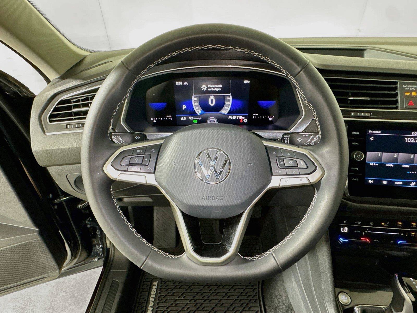 Used 2024 Volkswagen Tiguan SE AWD/4WD image 9