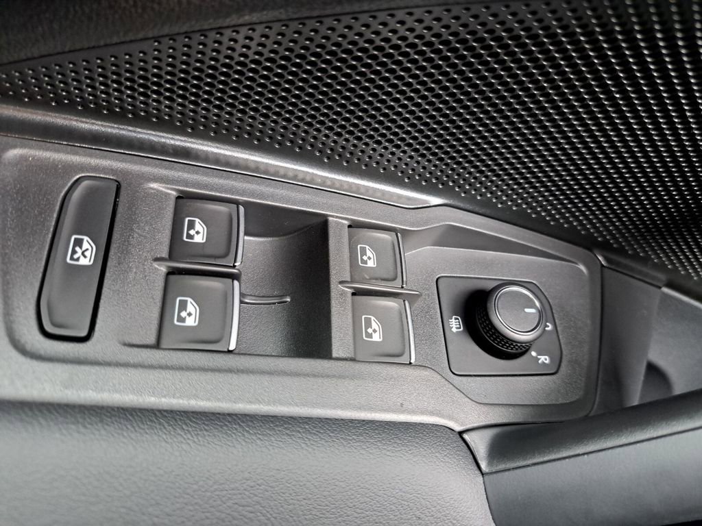 New 2026 Volkswagen Tiguan SE image 16