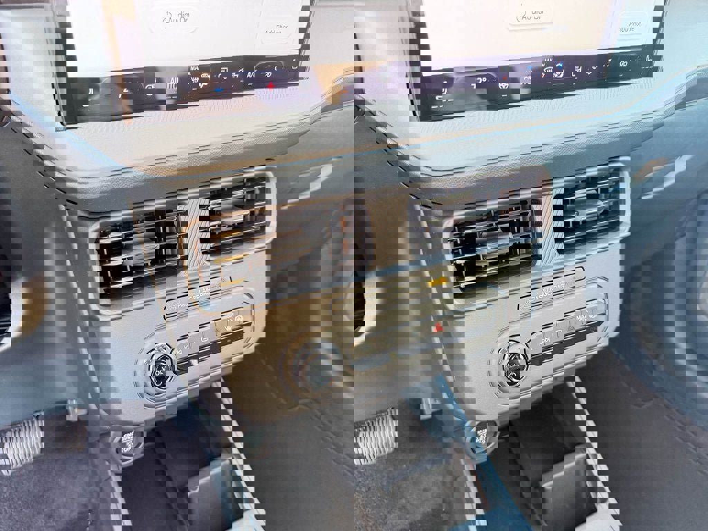 New 2025 Ford Maverick XLT w/ XLT Luxury Package image 21