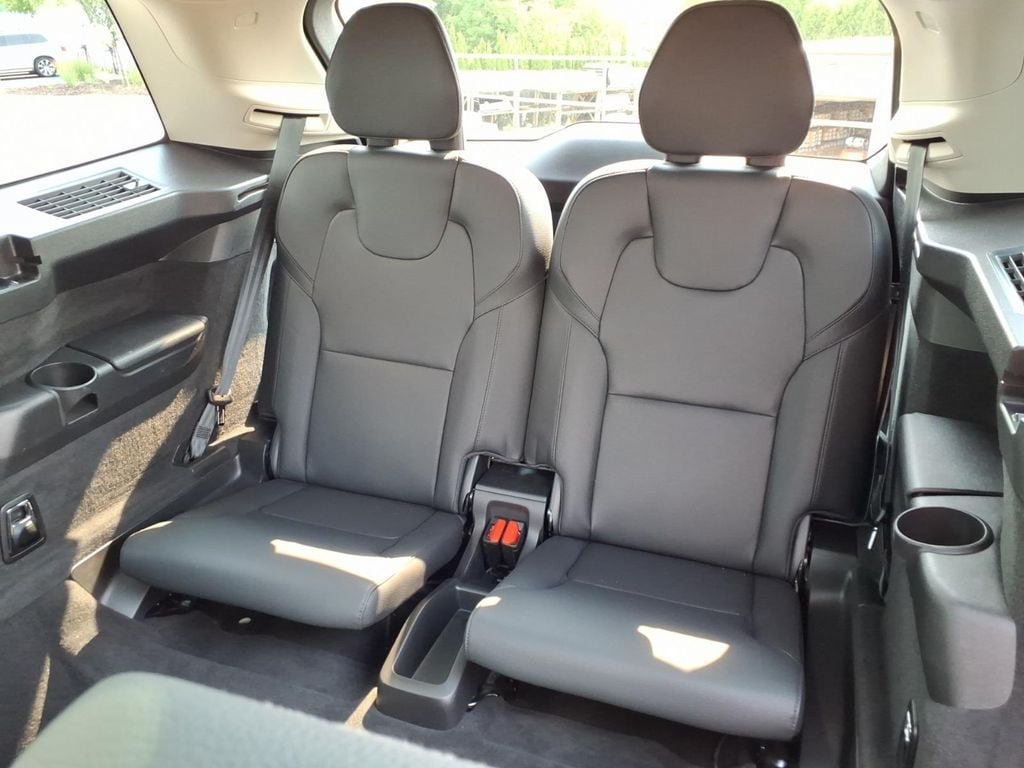 Certified 2024 Volvo XC90 B5 Plus w/ Protection Package Premier AWD/4WD image 9