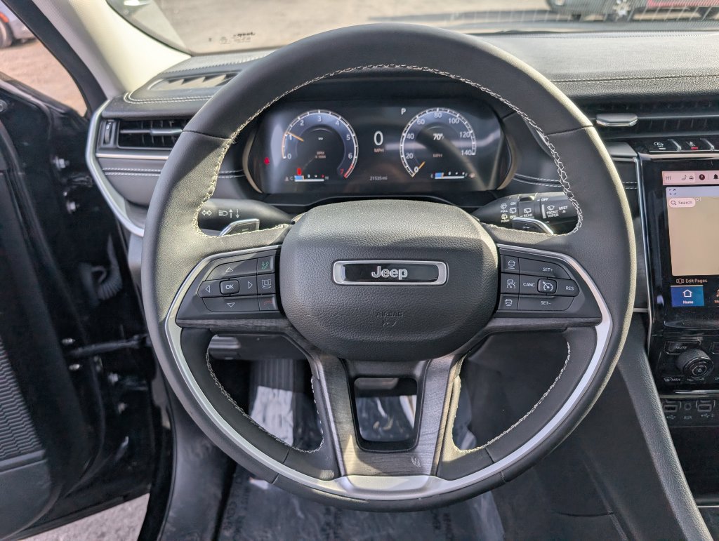 Used 2023 Jeep Grand Cherokee Limited w/ Black Appearance Package AWD/4WD image 18
