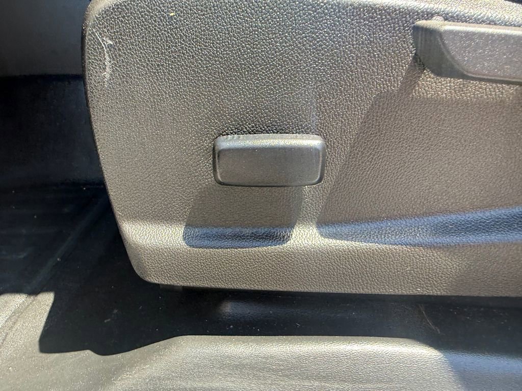 Used 2022 Chevrolet Colorado LT w/ Fleet Safety Package RWD image 17