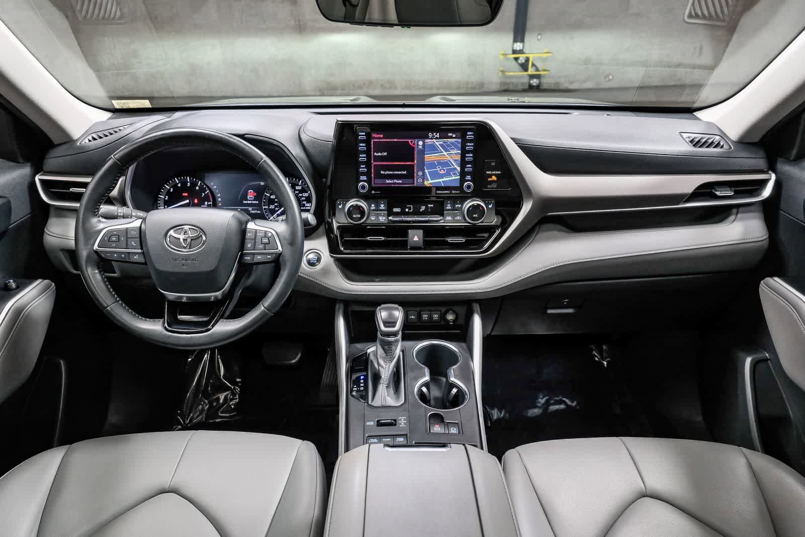 Used 2020 Toyota Highlander XLE AWD/4WD image 15