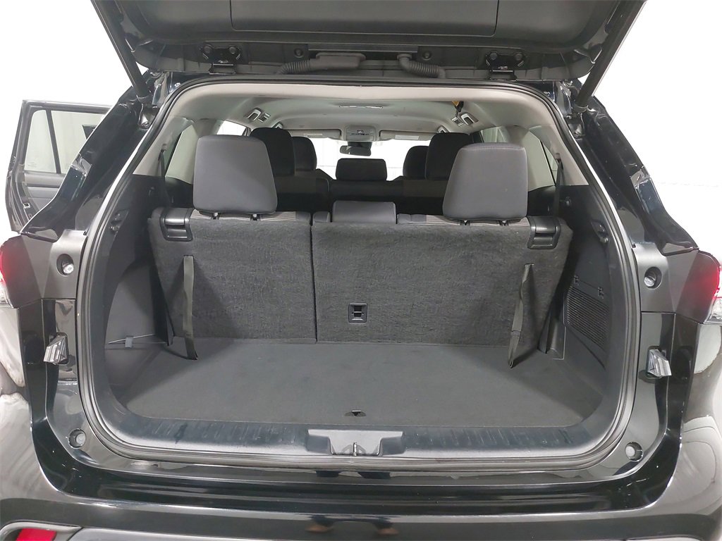 Used 2023 Toyota Highlander LE image 13