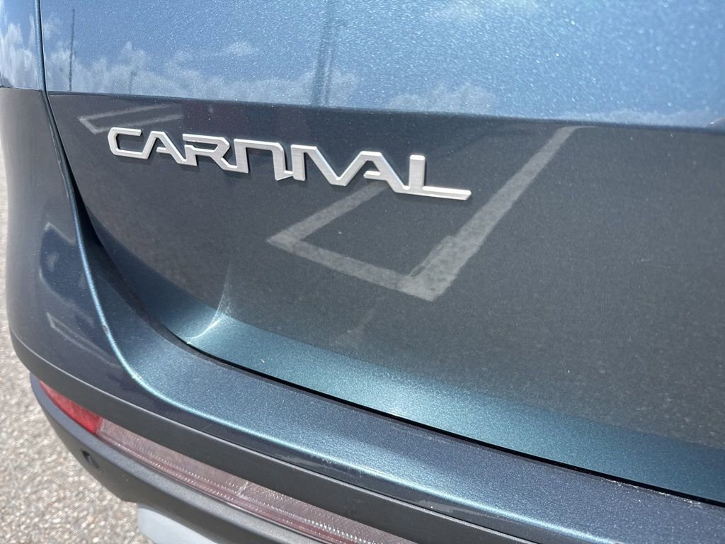 Used 2023 Kia Carnival EX image 12