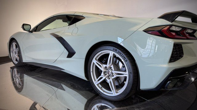 Used 2024 Chevrolet Corvette Stingray Premium Cpe w/ Z51 Performance Package RWD image 21