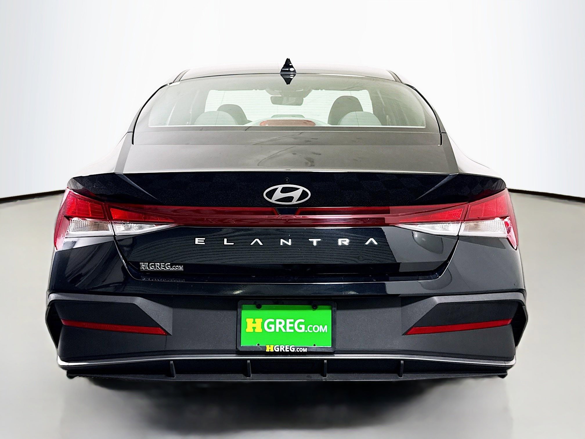 Used 2025 Hyundai Elantra SE image 8