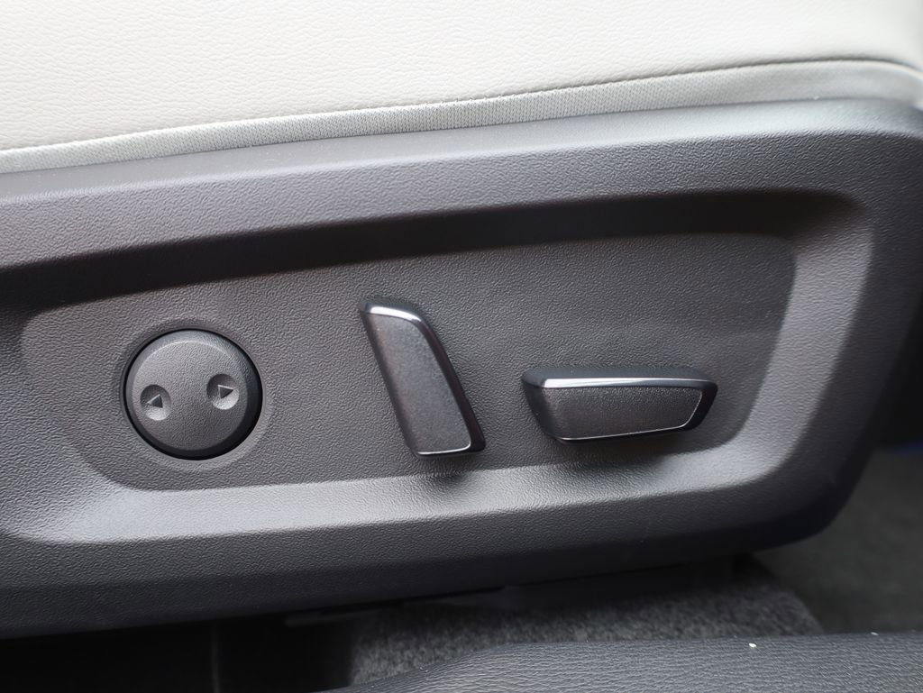 New 2025 Mitsubishi Outlander SEL image 13