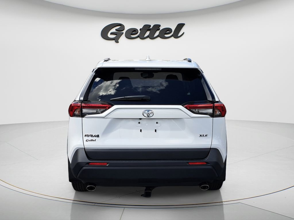 Used 2024 Toyota RAV4 XLE w/ Convenience Package image 5