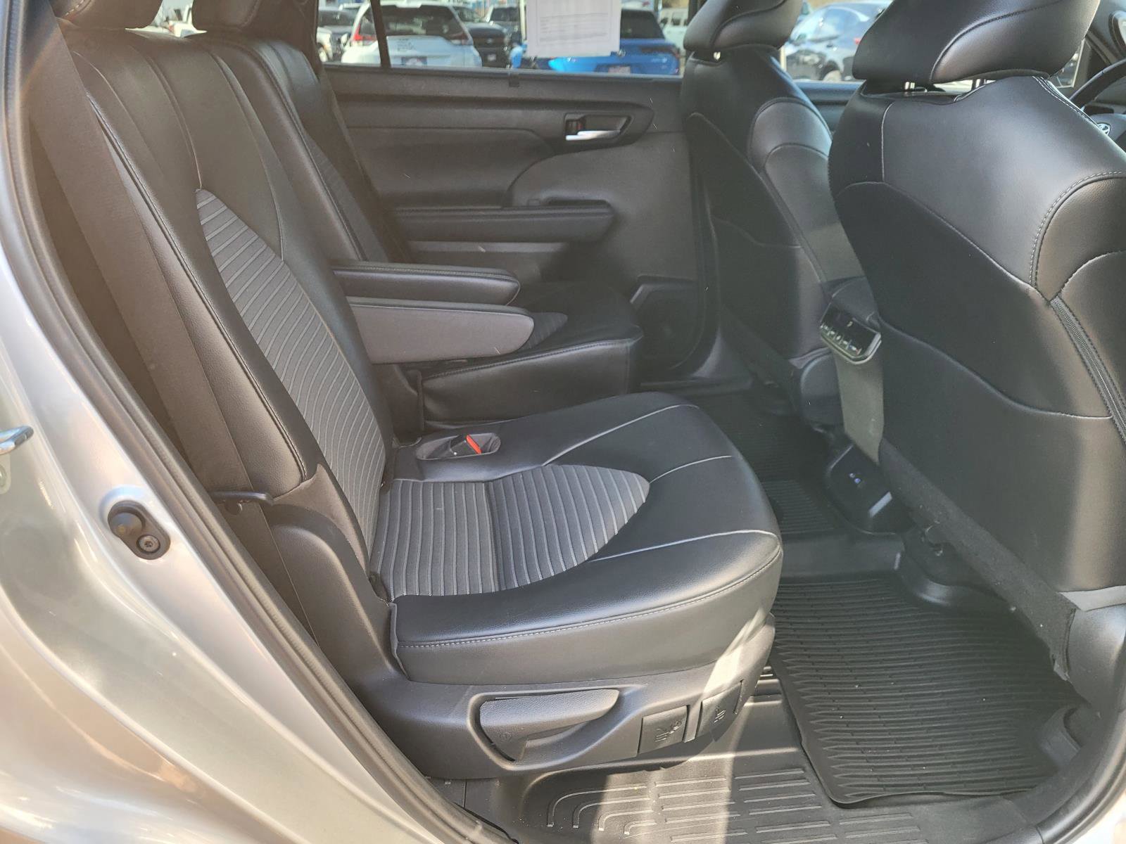 Used 2022 Toyota Highlander XSE image 15