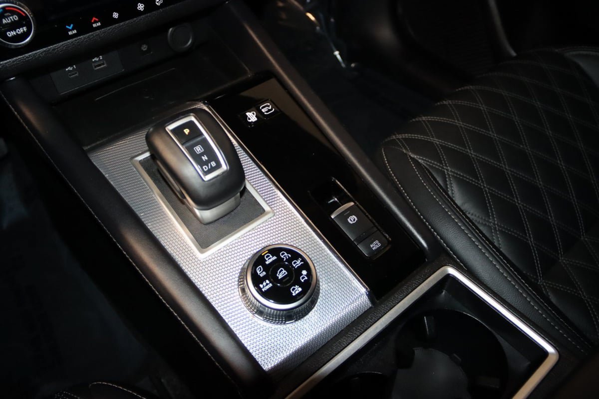 Used 2024 Mitsubishi Outlander 4WD Plug-In Hybrid image 45