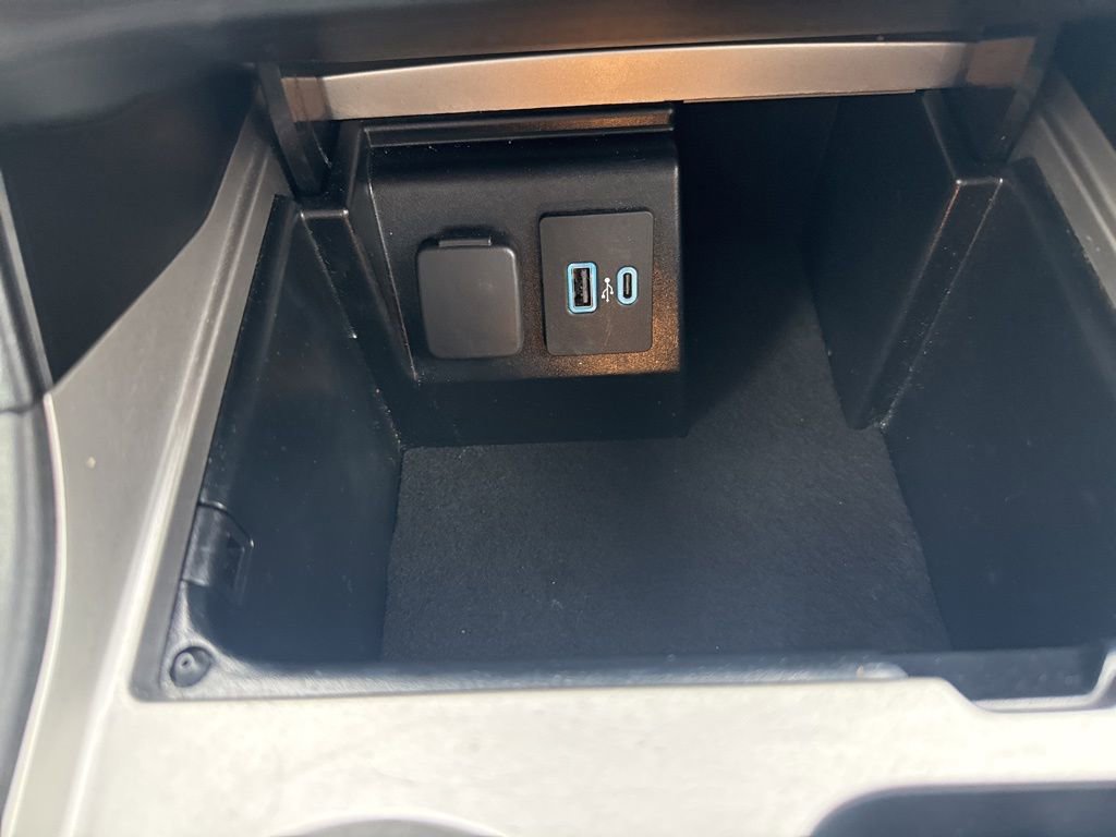 Used 2023 Ford Explorer XLT image 39