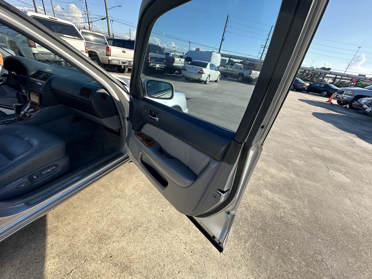 Used 1999 Lexus LS 400 w/ Premium Pkg RWD image 33