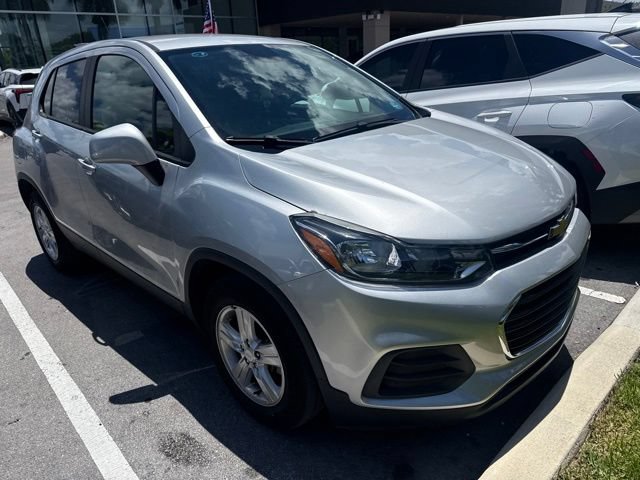 Used 2022 Chevrolet Trax LS w/ Tint and Cruise Package FWD image 3