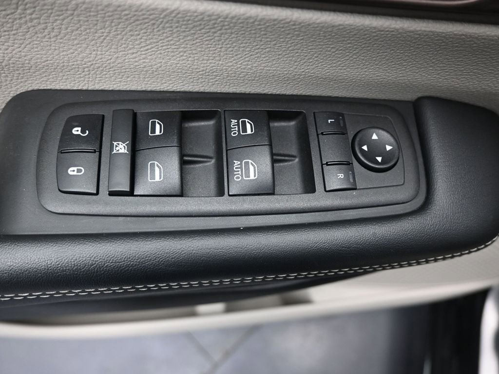 Used 2023 Chrysler Voyager LX image 19