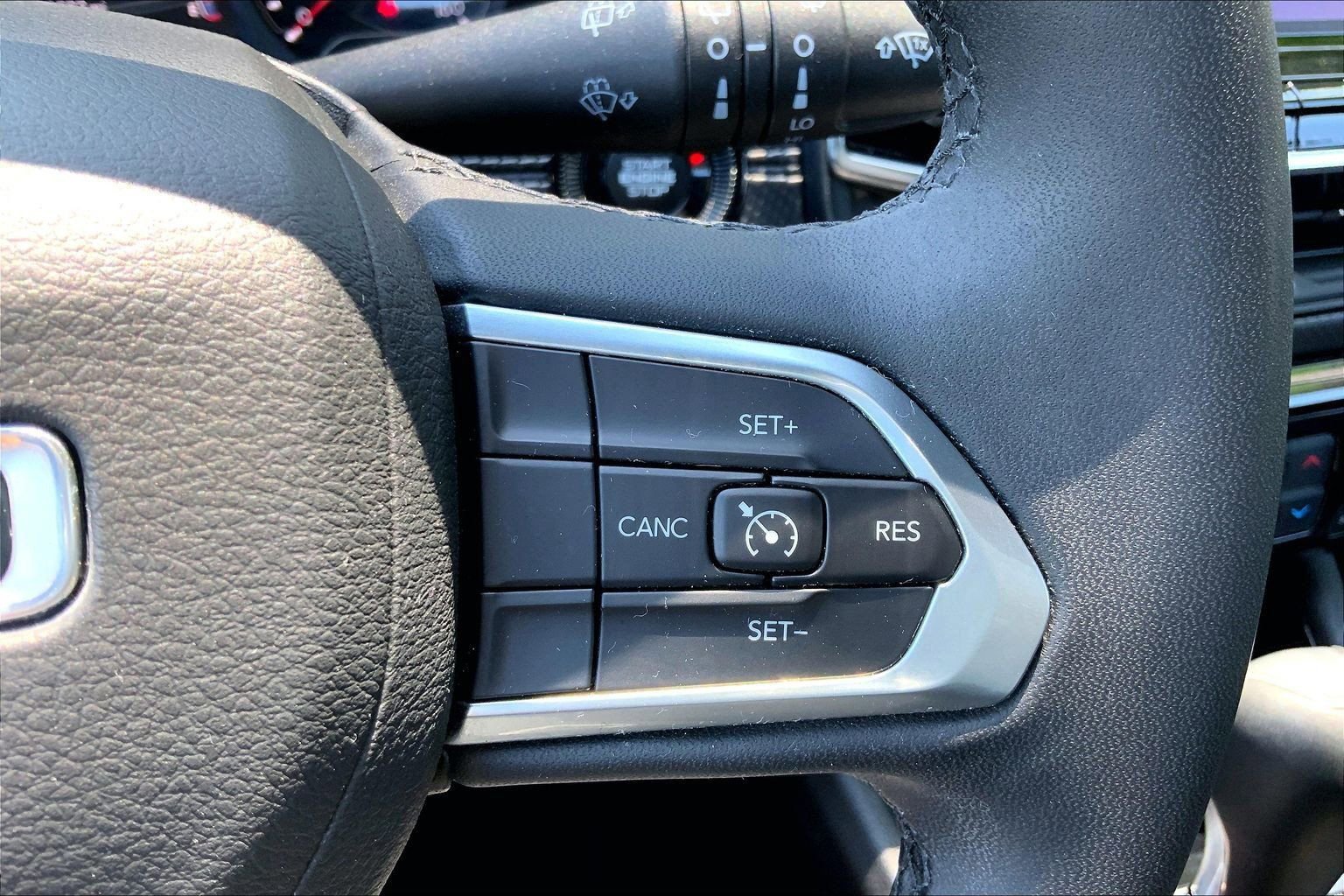 Used 2024 Jeep Compass Latitude w/ Convenience Group AWD/4WD image 19