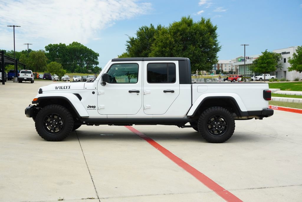 Used 2025 Jeep Gladiator Sport AWD/4WD image 2
