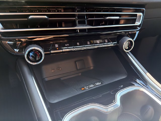 New 2027 Chevrolet Traverse LT w/ LPO, Floor Liner Package FWD image 29