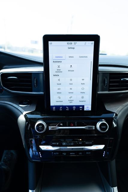 Used 2023 Ford Explorer Platinum w/ Technology Package image 14