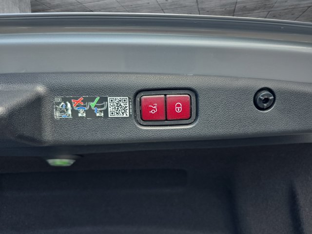 Used 2025 Mercedes-Benz E 450 4MATIC Sedan image 13