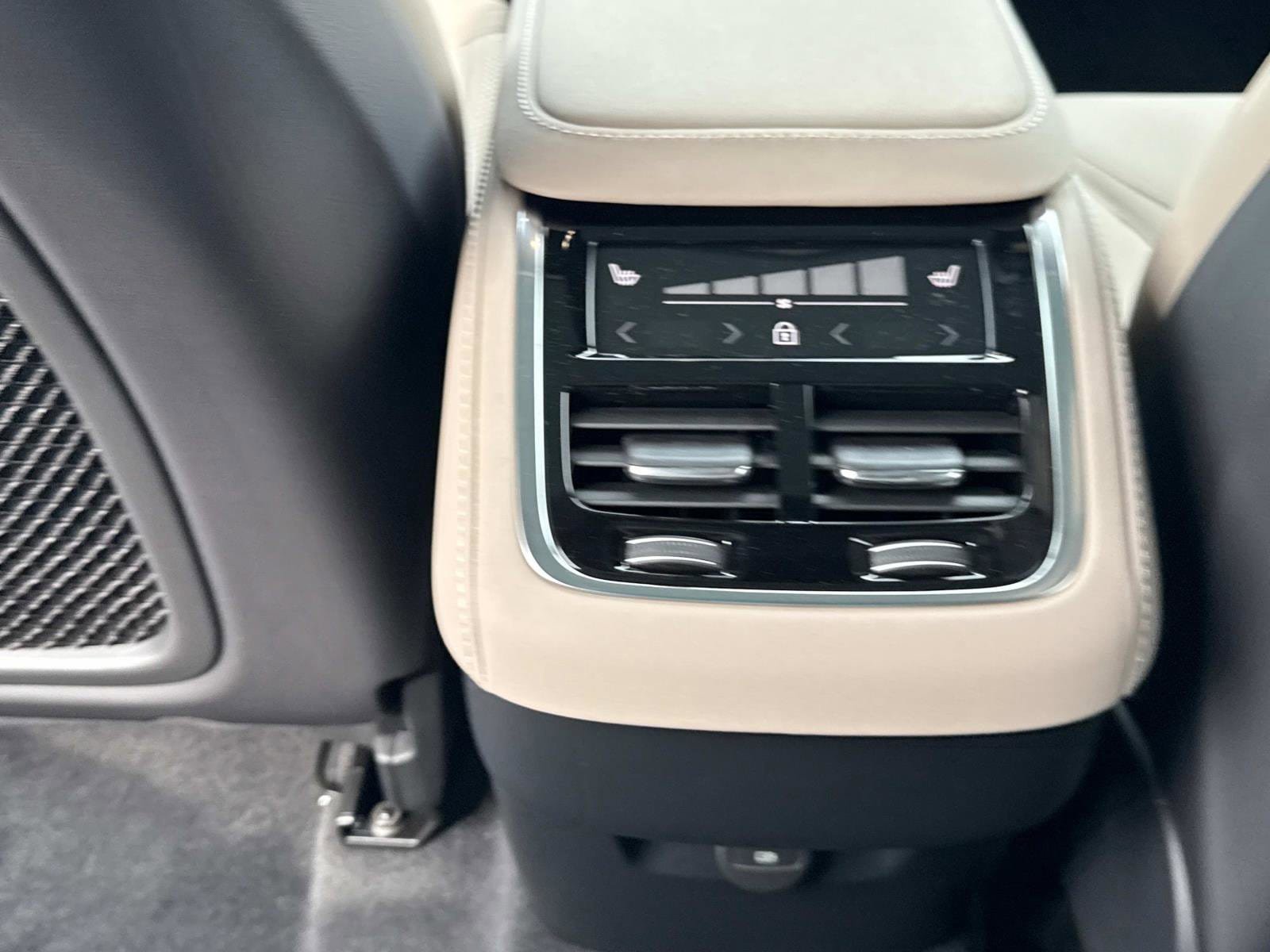 New 2026 Volvo XC90 B6 Plus w/ Protection Package AWD/4WD image 15