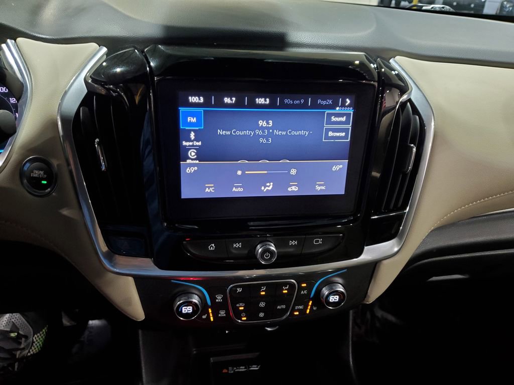 Used 2022 Chevrolet Traverse LT image 49