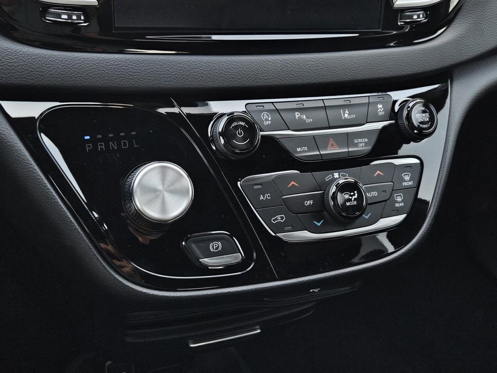 New 2026 Chrysler Voyager LX FWD image 19