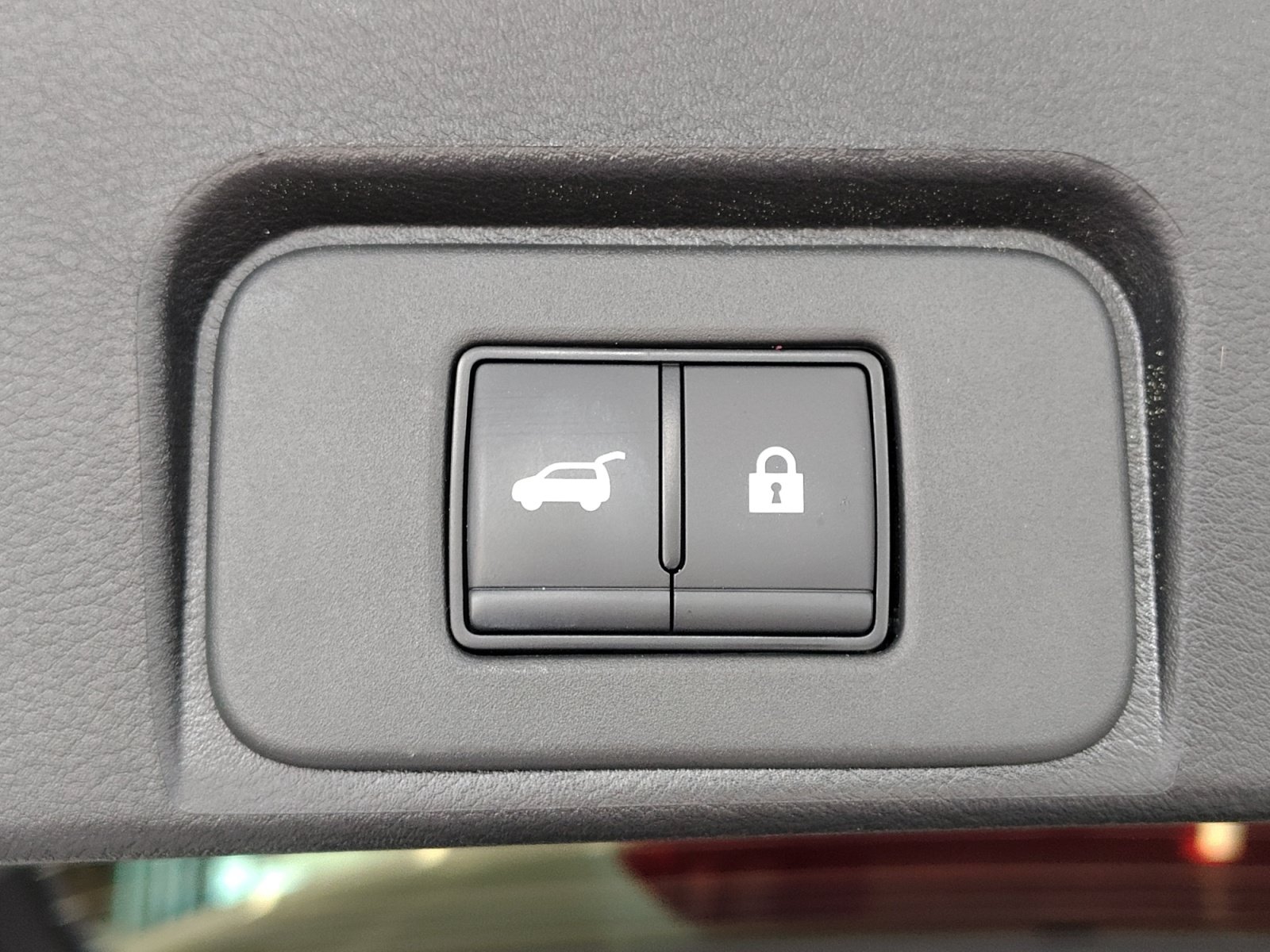 Used 2025 Nissan Rogue SV FWD image 30