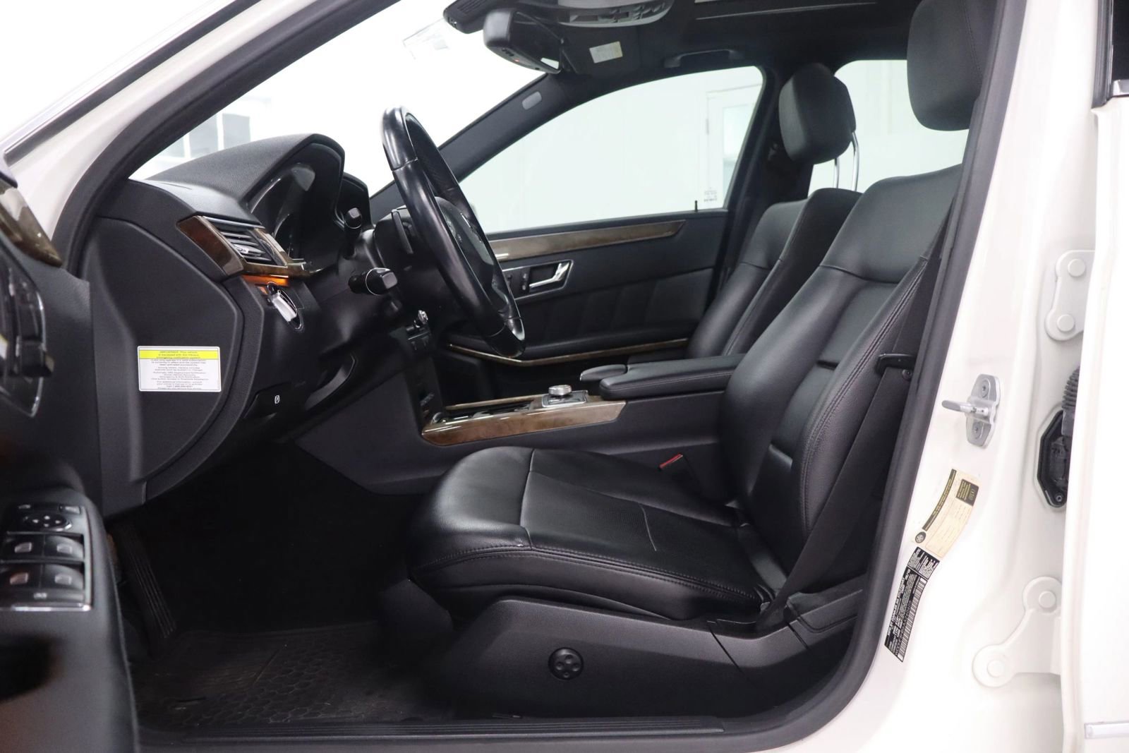 Used 2010 Mercedes-Benz E 350 E 350 4MATIC Sedan 4D image 12