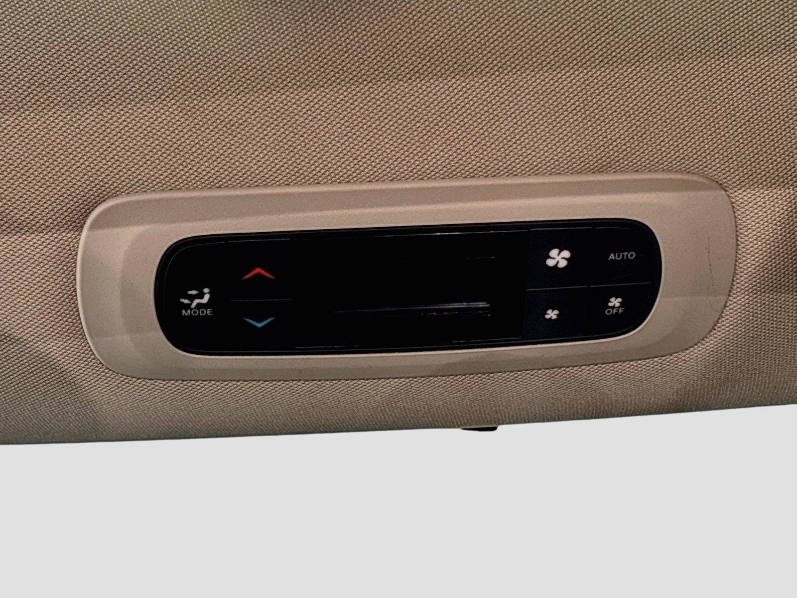 Used 2023 Chrysler Pacifica Touring-L FWD image 24