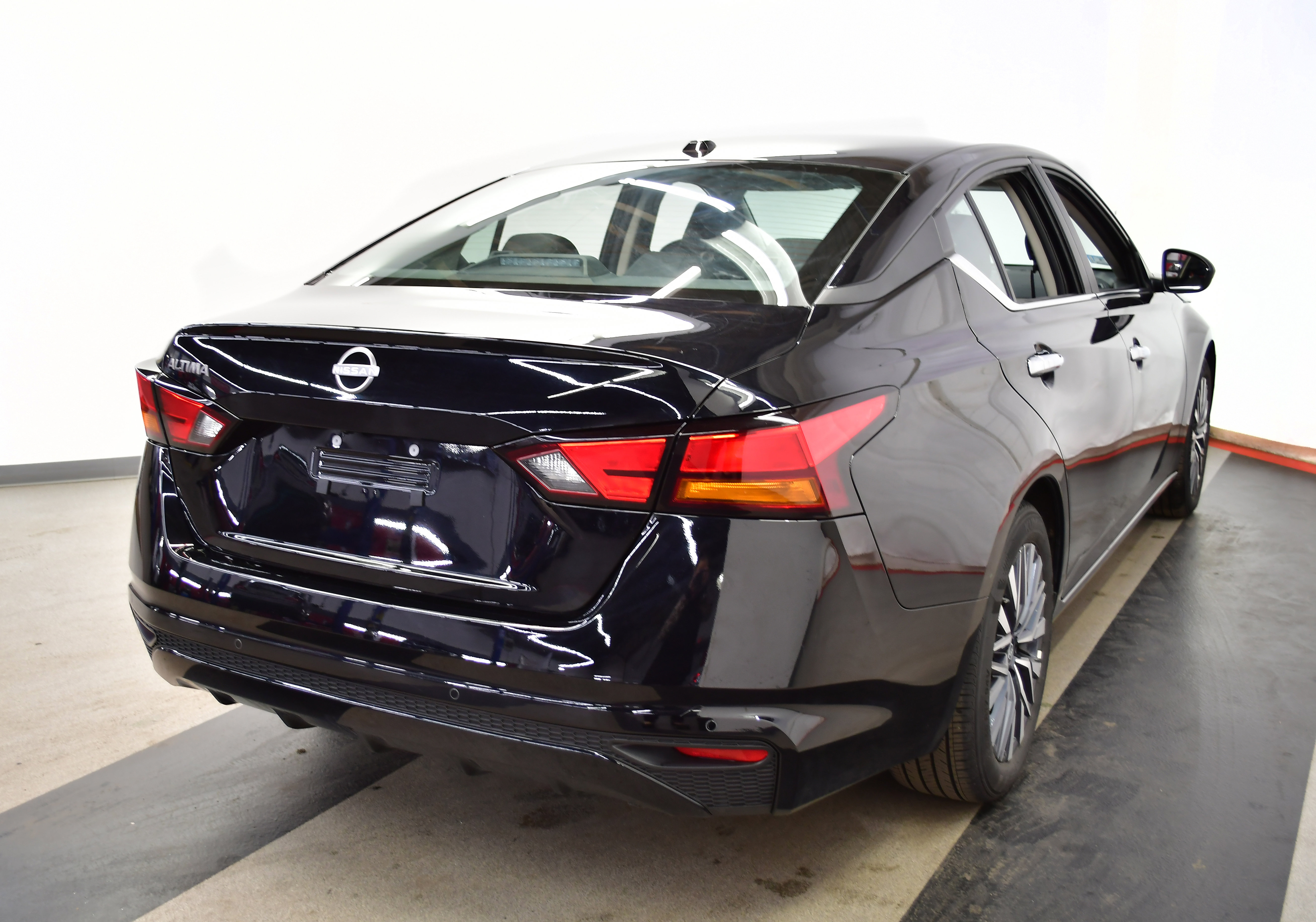 Used 2025 Nissan Altima 2.5 SV image 7