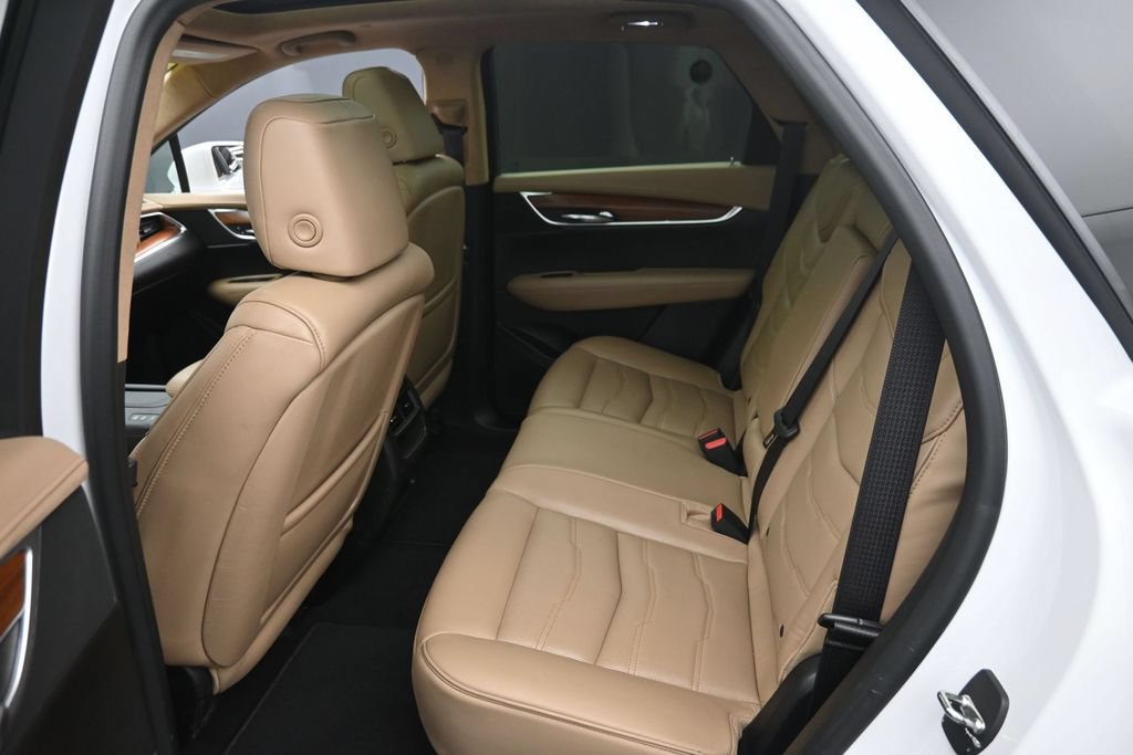 Used 2017 Cadillac XT5 Platinum w/ Driver Assist Package AWD/4WD image 12