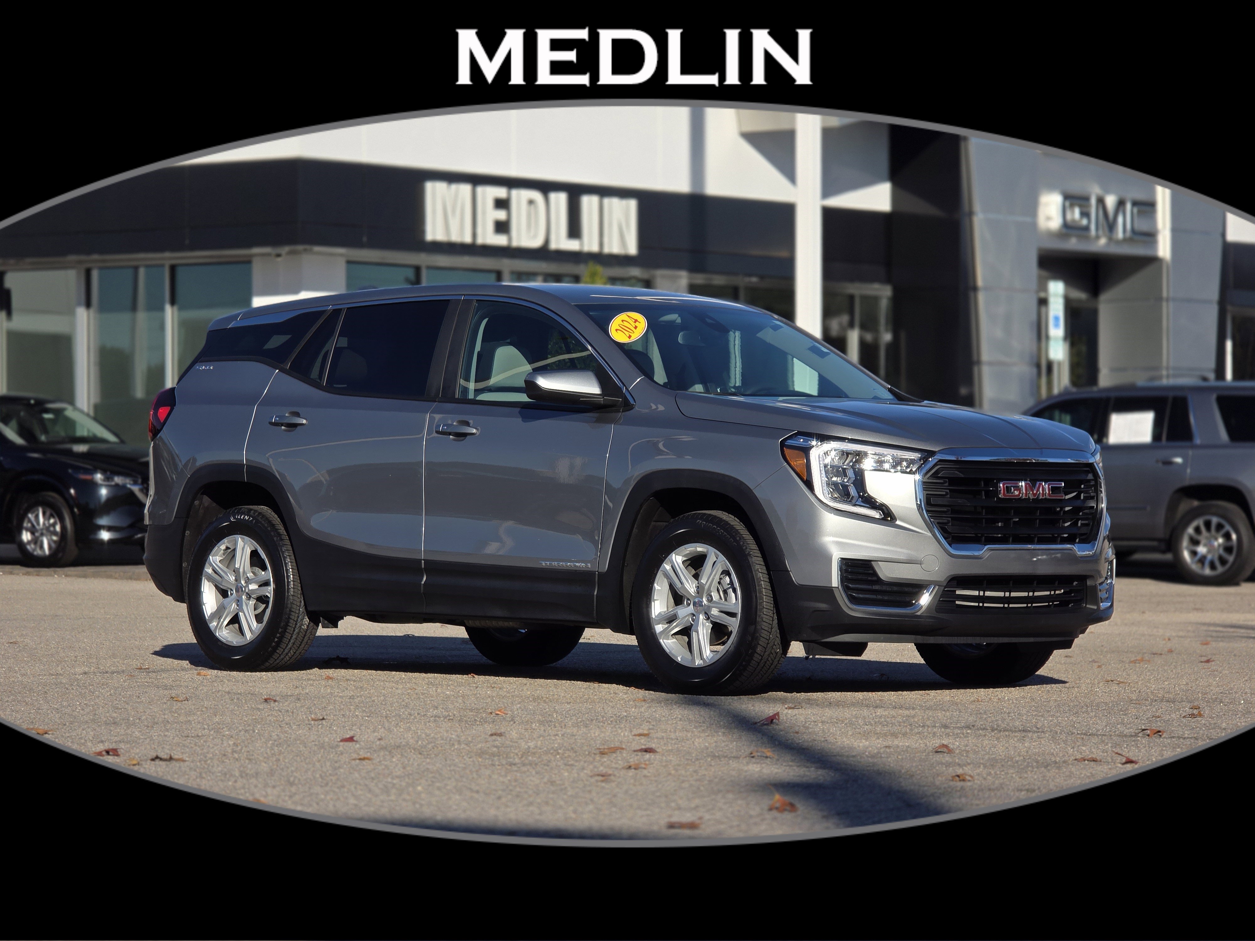 Used 2024 GMC Terrain SLE image 1